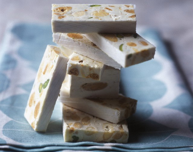 Нуга фруктовая с арахисом